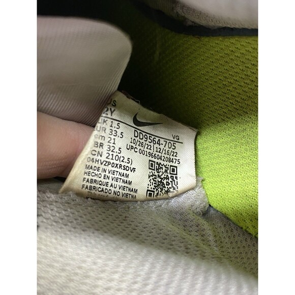 Nike Phantom GX Club GS Soccer Cleats Youth Size 2Y DD9564-705 - Picture 6 of 7